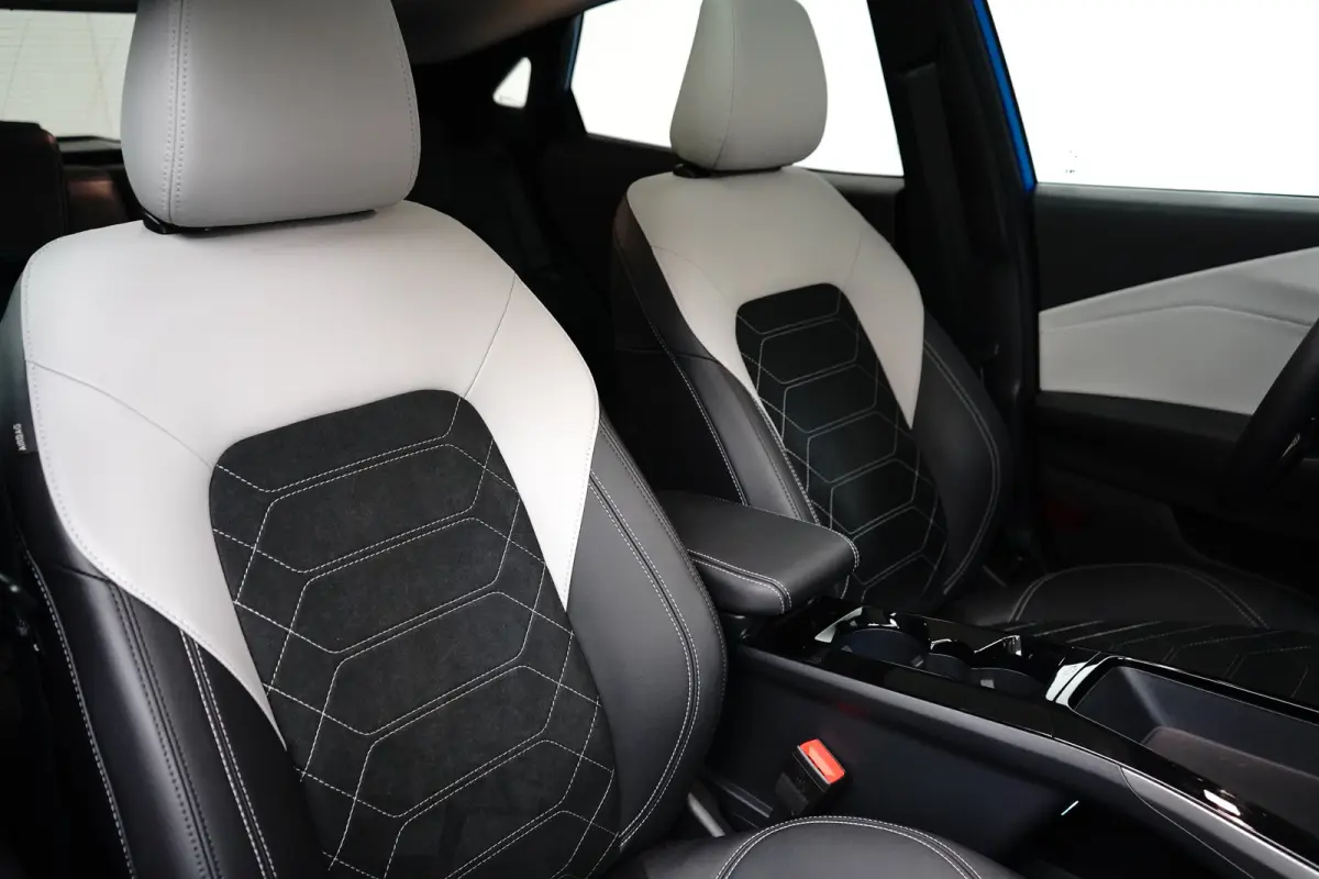 Premium 44 kWh | Panoramdak | Leder | Adaptieve cruise | Dodehoek detectie | Apple carplay / andriod auto