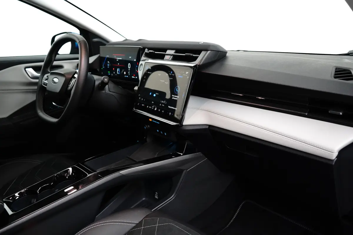Premium 44 kWh | Panoramdak | Leder | Adaptieve cruise | Dodehoek detectie | Apple carplay / andriod auto