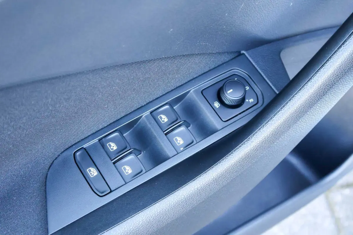 1.0 TSI 110pk Ambition | Navigatie | Parkeersensoren Achter | Cruise Control | Apple CarPlay/ Android Auto | Airco Automatische