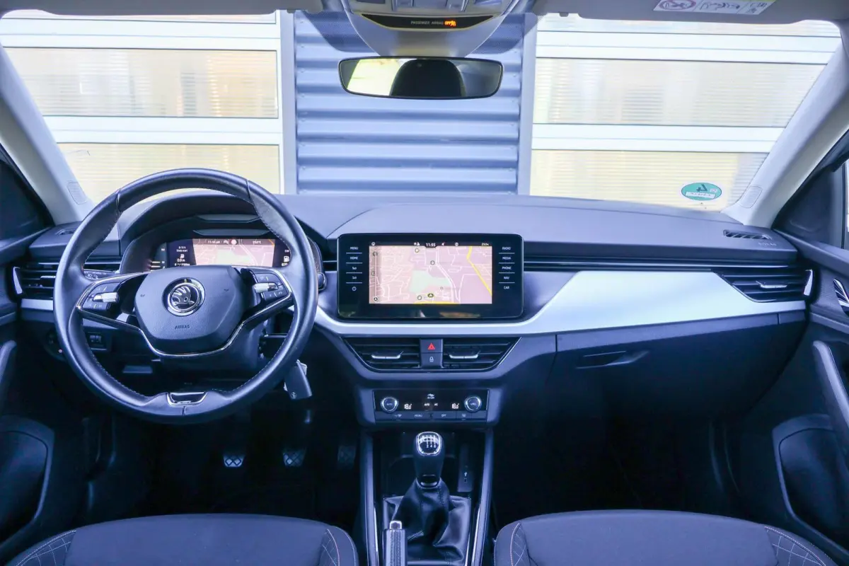1.0 TSI 110pk Ambition | Navigatie | Parkeersensoren Achter | Cruise Control | Apple CarPlay/ Android Auto | Airco Automatische