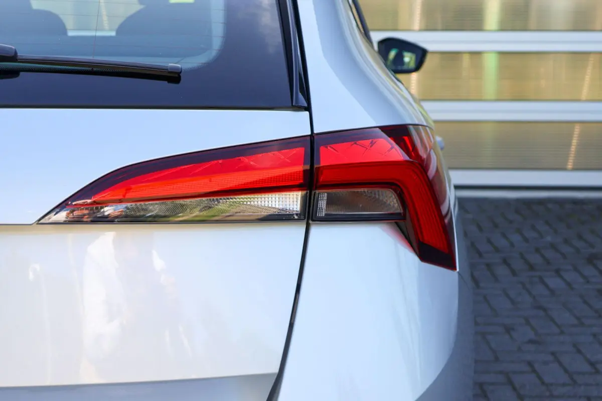 1.0 TSI 110pk Ambition | Navigatie | Parkeersensoren Achter | Cruise Control | Apple CarPlay/ Android Auto | Airco Automatische