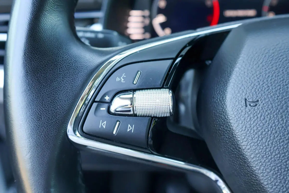 1.0 TSI 110pk Ambition | Navigatie | Parkeersensoren Achter | Cruise Control | Apple CarPlay/ Android Auto | Airco Automatische