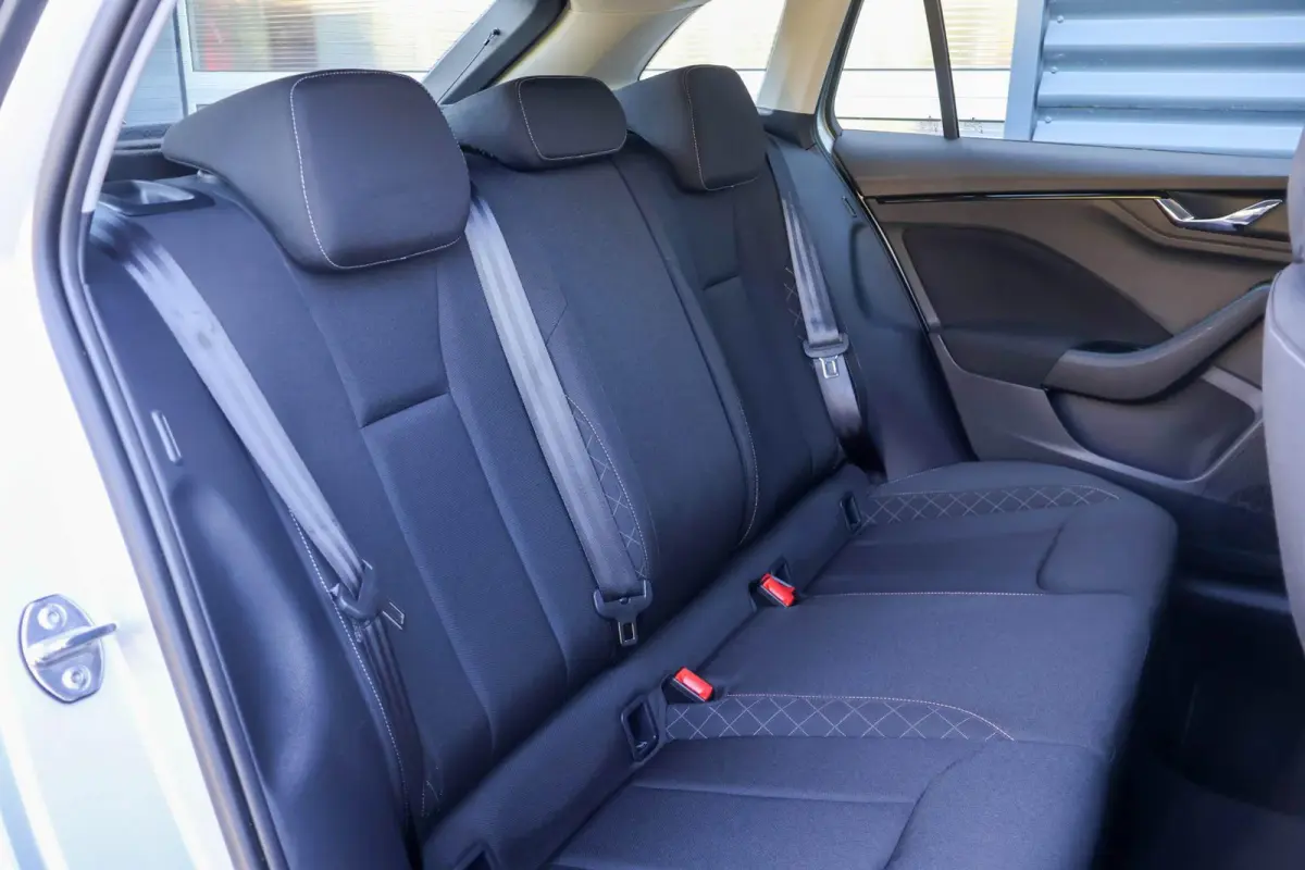 1.0 TSI 110pk Ambition | Navigatie | Parkeersensoren Achter | Cruise Control | Apple CarPlay/ Android Auto | Airco Automatische