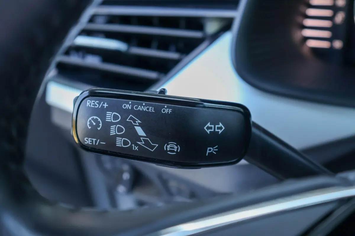 1.0 TSI 110pk Ambition | Navigatie | Parkeersensoren Achter | Cruise Control | Apple CarPlay/ Android Auto | Airco Automatische