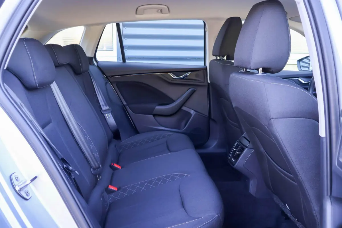 1.0 TSI 110pk Ambition | Navigatie | Parkeersensoren Achter | Cruise Control | Apple CarPlay/ Android Auto | Airco Automatische