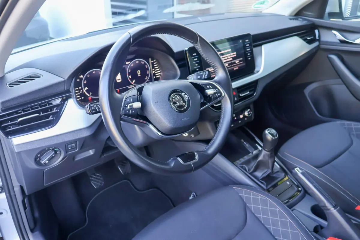 1.0 TSI 110pk Ambition | Navigatie | Parkeersensoren Achter | Cruise Control | Apple CarPlay/ Android Auto | Airco Automatische