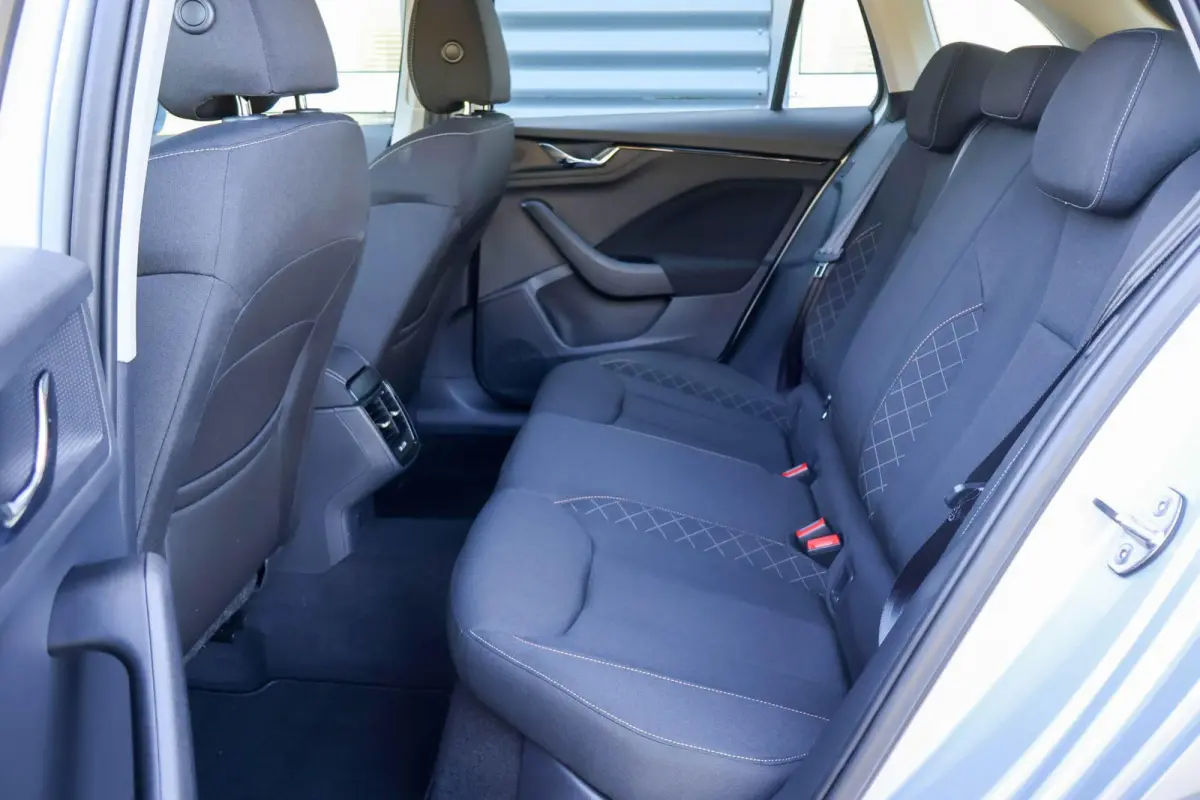 1.0 TSI 110pk Ambition | Navigatie | Parkeersensoren Achter | Cruise Control | Apple CarPlay/ Android Auto | Airco Automatische