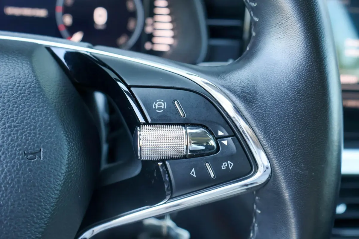 1.0 TSI 110pk Ambition | Navigatie | Parkeersensoren Achter | Cruise Control | Apple CarPlay/ Android Auto | Airco Automatische