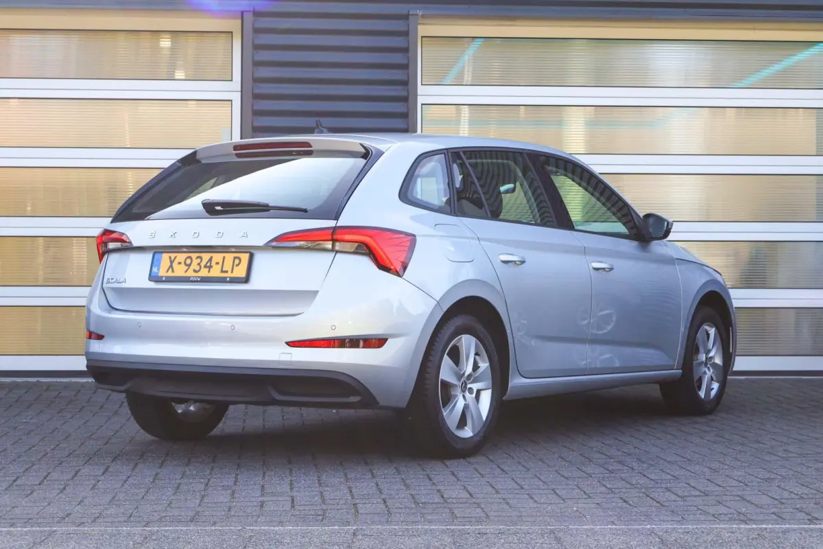 1.0 TSI 110pk Ambition | Navigatie | Parkeersensoren Achter | Cruise Control | Apple CarPlay/ Android Auto | Airco Automatische