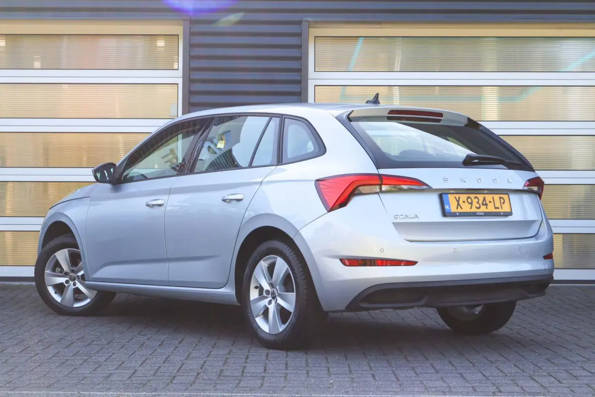 1.0 TSI 110pk Ambition | Navigatie | Parkeersensoren Achter | Cruise Control | Apple CarPlay/ Android Auto | Airco Automatische