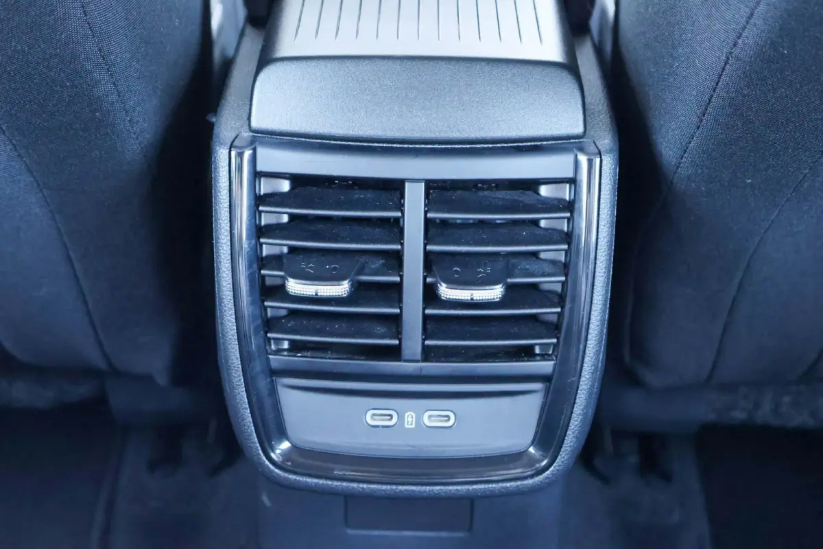 1.0 TSI 110pk Ambition | Navigatie | Parkeersensoren Achter | Cruise Control | Apple CarPlay/ Android Auto | Airco Automatische