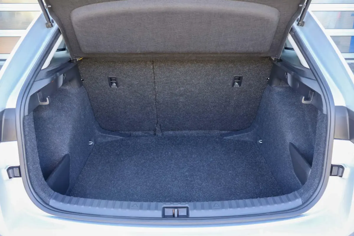 1.0 TSI 110pk Ambition | Navigatie | Parkeersensoren Achter | Cruise Control | Apple CarPlay/ Android Auto | Airco Automatische