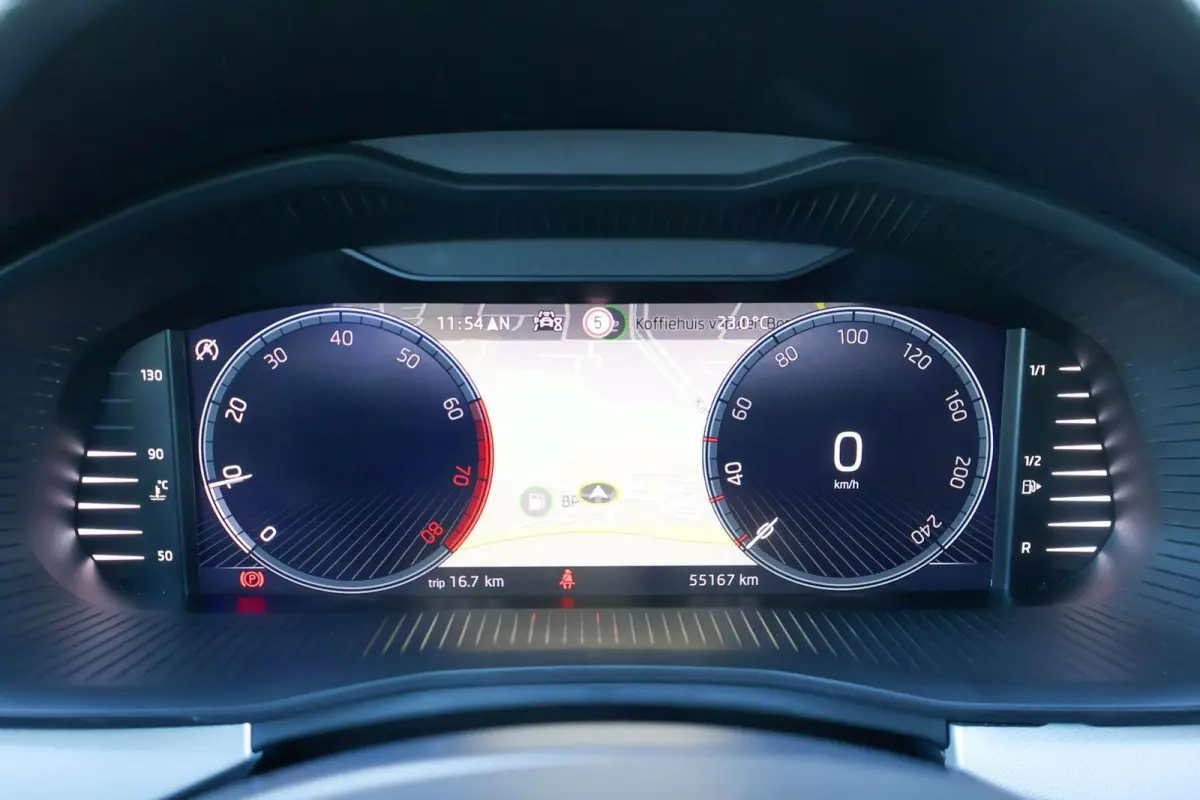 1.0 TSI 110pk Ambition | Navigatie | Parkeersensoren Achter | Cruise Control | Apple CarPlay/ Android Auto | Airco Automatische