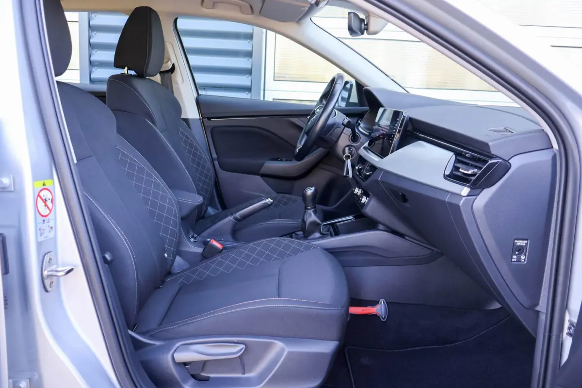 1.0 TSI 110pk Ambition | Navigatie | Parkeersensoren Achter | Cruise Control | Apple CarPlay/ Android Auto | Airco Automatische