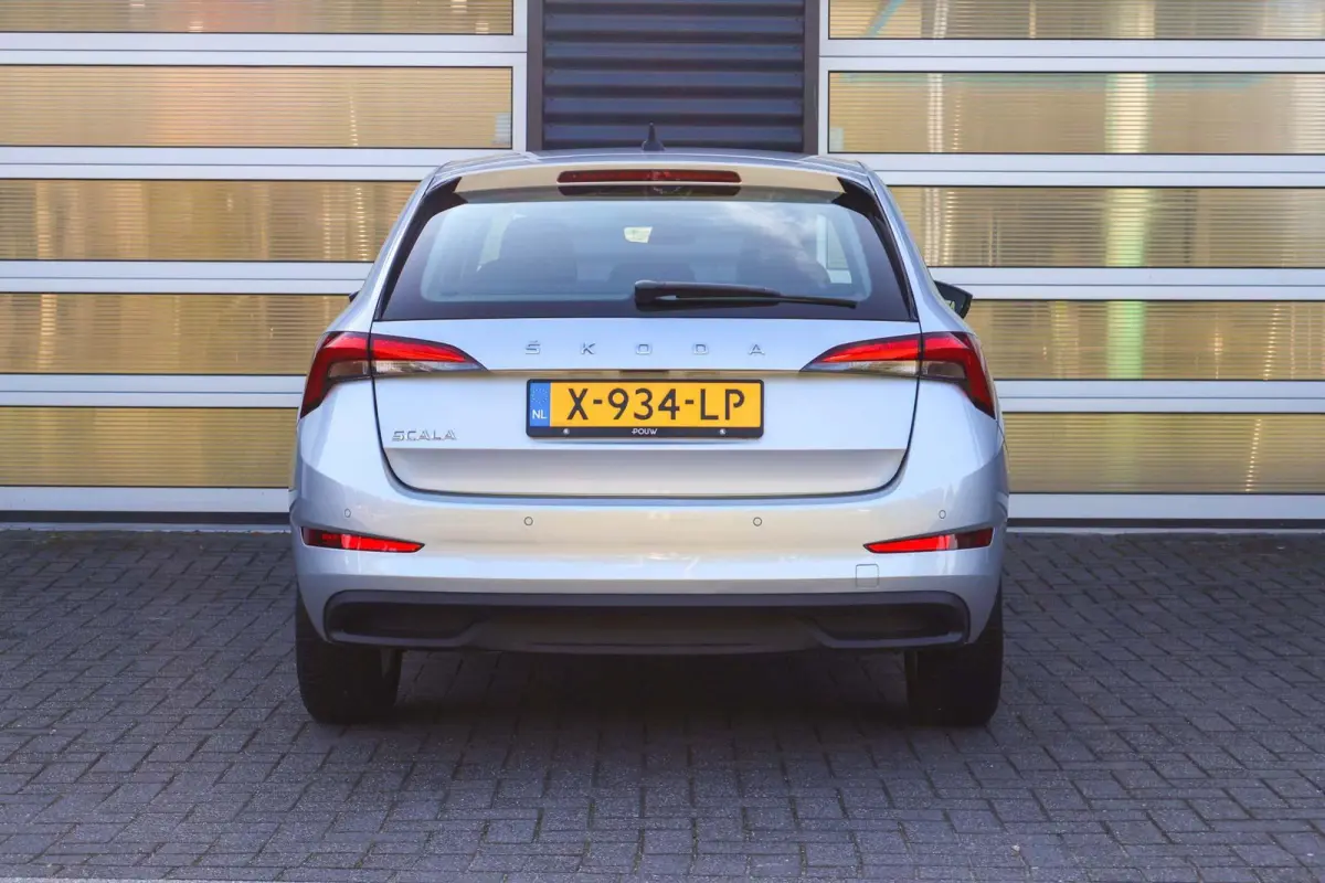 1.0 TSI 110pk Ambition | Navigatie | Parkeersensoren Achter | Cruise Control | Apple CarPlay/ Android Auto | Airco Automatische