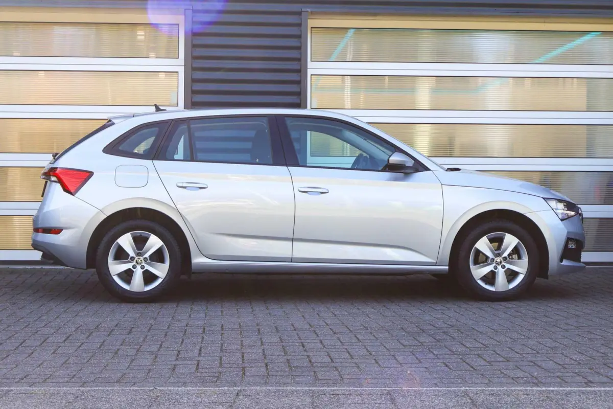 1.0 TSI 110pk Ambition | Navigatie | Parkeersensoren Achter | Cruise Control | Apple CarPlay/ Android Auto | Airco Automatische