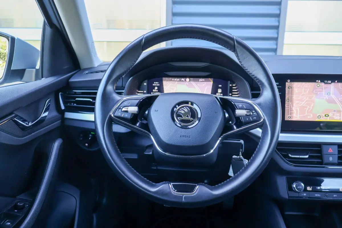 1.0 TSI 110pk Ambition | Navigatie | Parkeersensoren Achter | Cruise Control | Apple CarPlay/ Android Auto | Airco Automatische