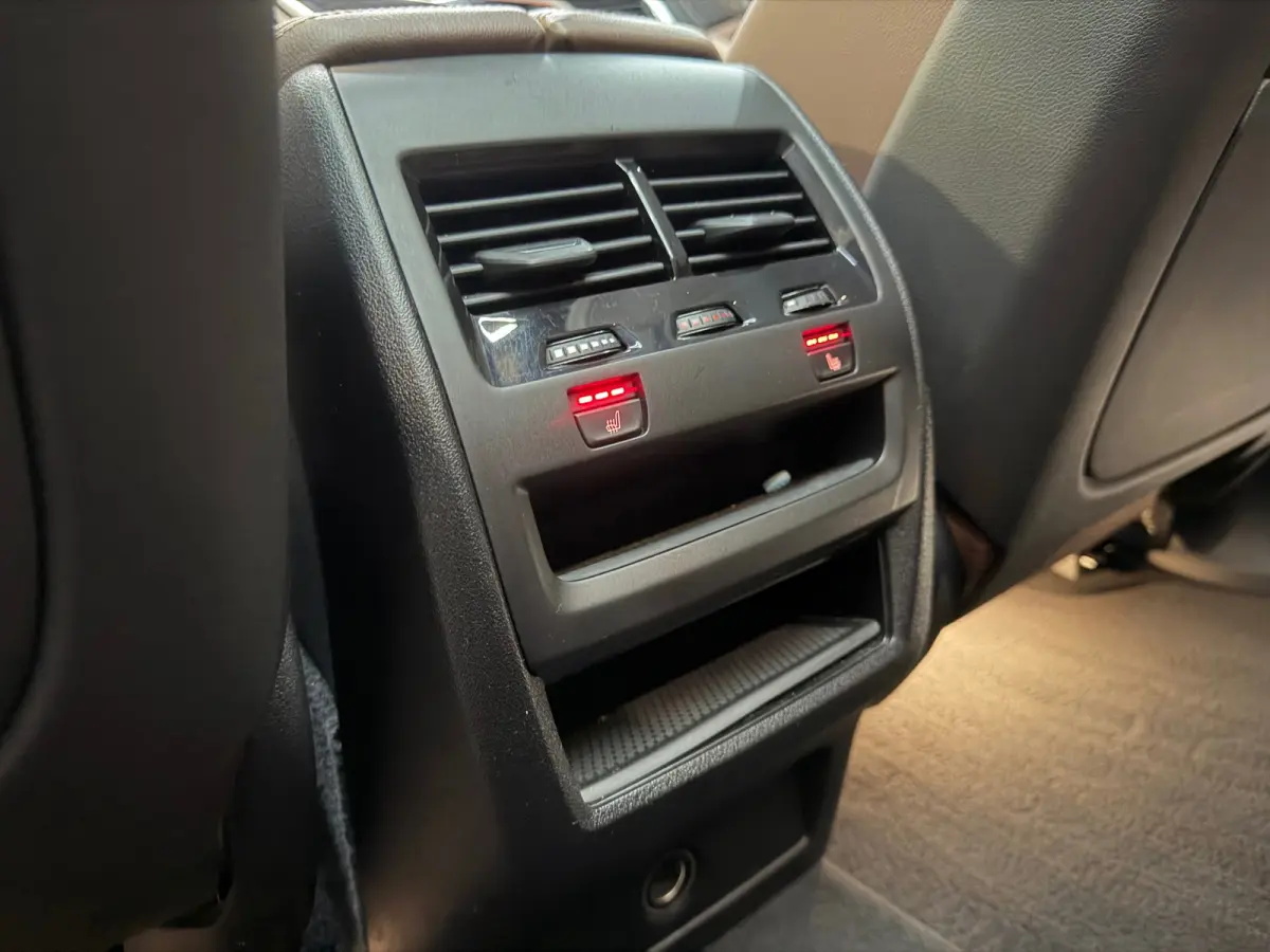 XDrive45e High Executive, Pano, 20"LM, Adptieve Cruise, HuD, Harman Kardon, Luchtvering, Stoel-Stuur en Achterbank verw.