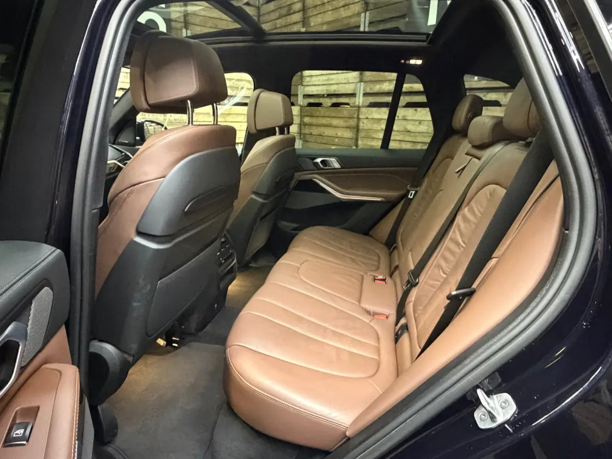 XDrive45e High Executive, Pano, 20"LM, Adptieve Cruise, HuD, Harman Kardon, Luchtvering, Stoel-Stuur en Achterbank verw.
