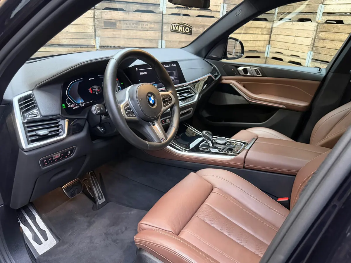 XDrive45e High Executive, Pano, 20"LM, Adptieve Cruise, HuD, Harman Kardon, Luchtvering, Stoel-Stuur en Achterbank verw.