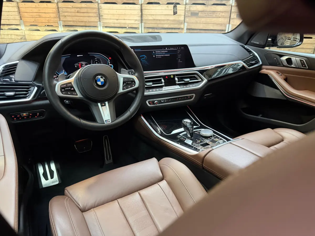 XDrive45e High Executive, Pano, 20"LM, Adptieve Cruise, HuD, Harman Kardon, Luchtvering, Stoel-Stuur en Achterbank verw.