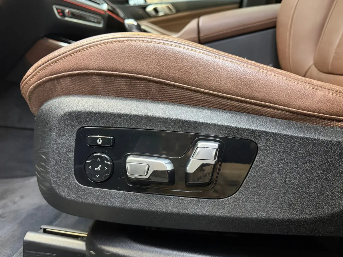 XDrive45e High Executive, Pano, 20"LM, Adptieve Cruise, HuD, Harman Kardon, Luchtvering, Stoel-Stuur en Achterbank verw.