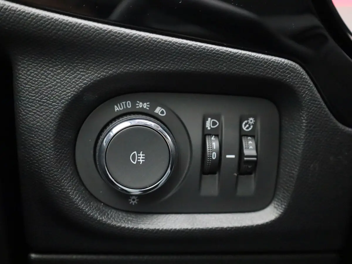 1.2 Edition | Apple Carplay / Android Auto | Cruise Control | DAB | Lichtmetalen Velgen |