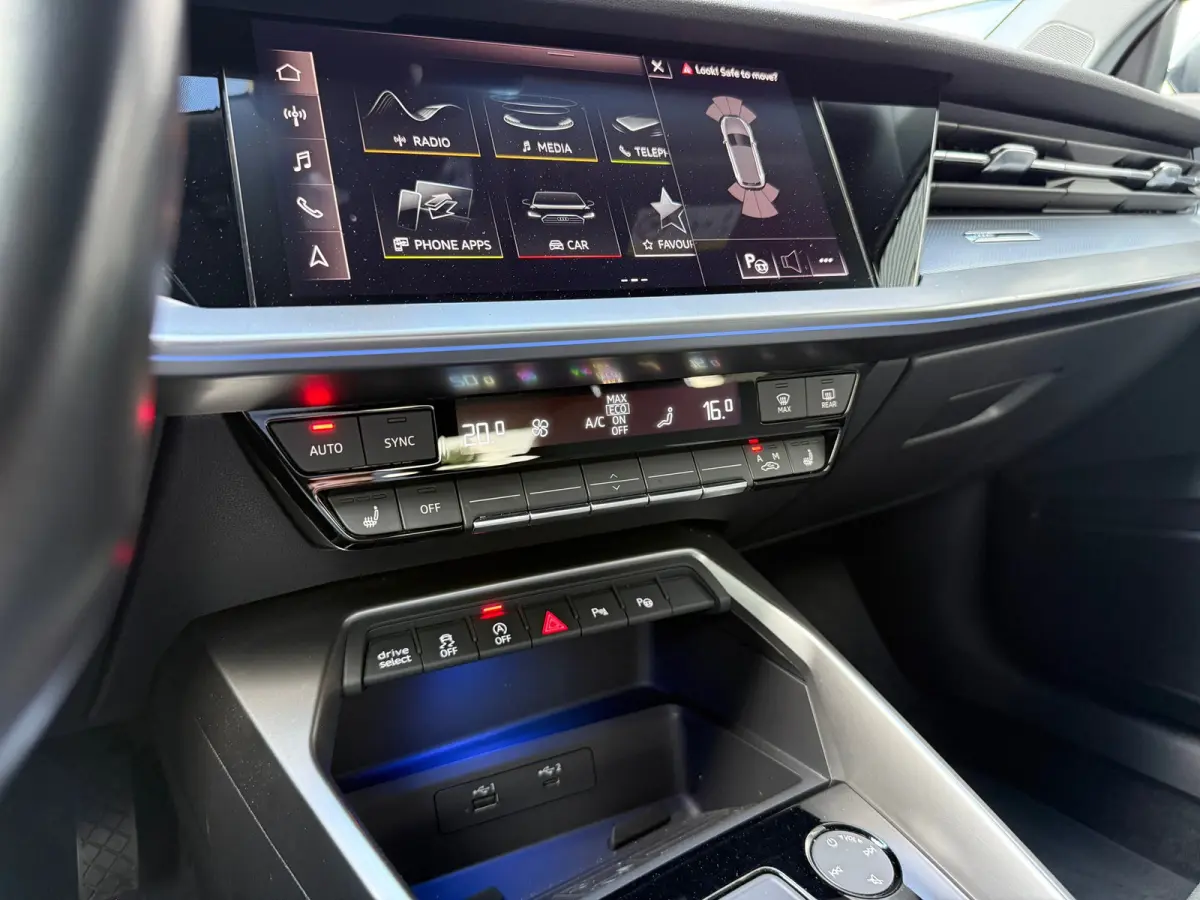 35 TFSI Business edition | Ambient | PDC | Apple carplay | Trekhaak | Cruise | Virtual | Clima |