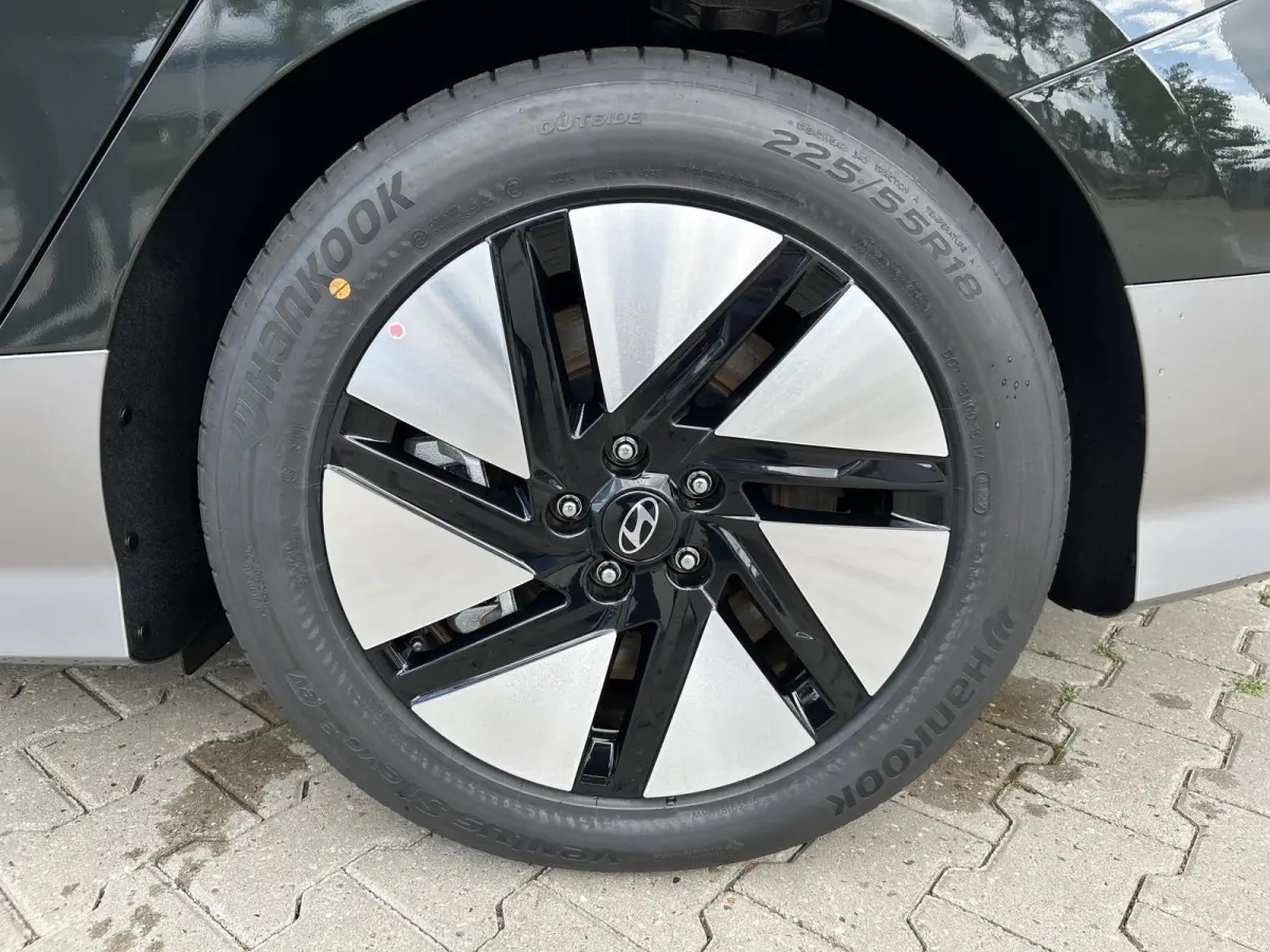 Style 53 kWh | €13.500,- koring !! | 18-inch lichtmetalen velgen | Abyss Black Pearl | Achteruitrijcamera