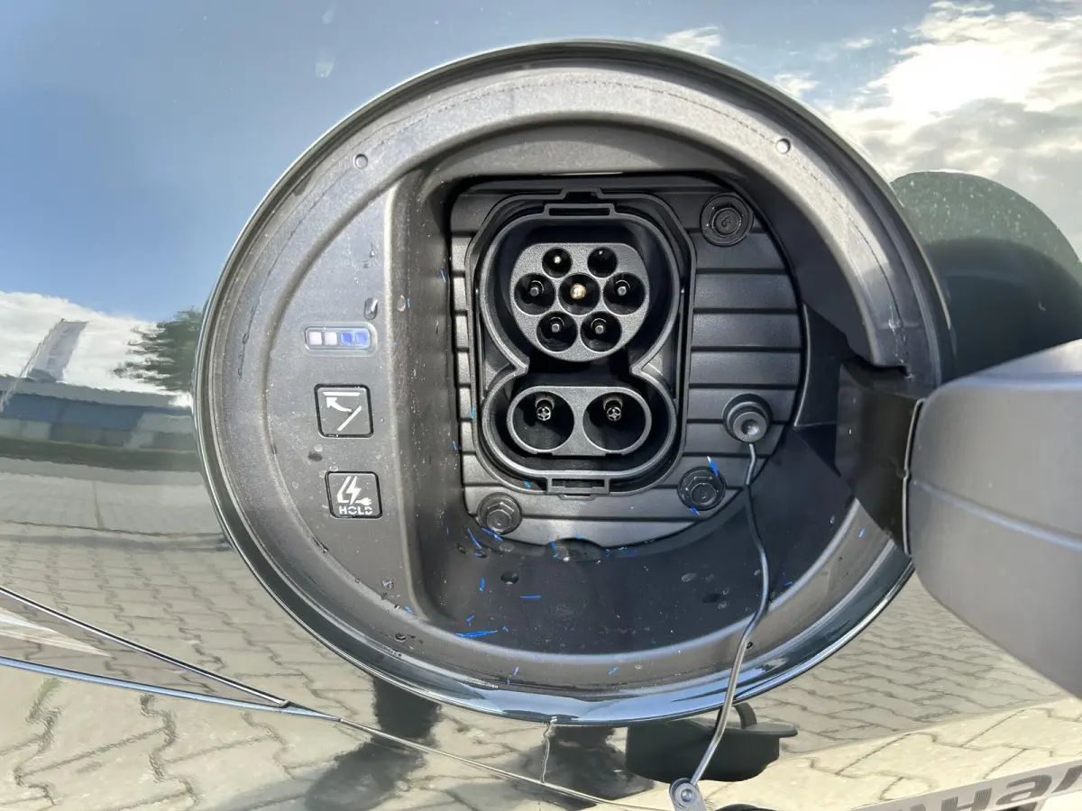 Style 53 kWh | €13.500,- koring !! | 18-inch lichtmetalen velgen | Abyss Black Pearl | Achteruitrijcamera