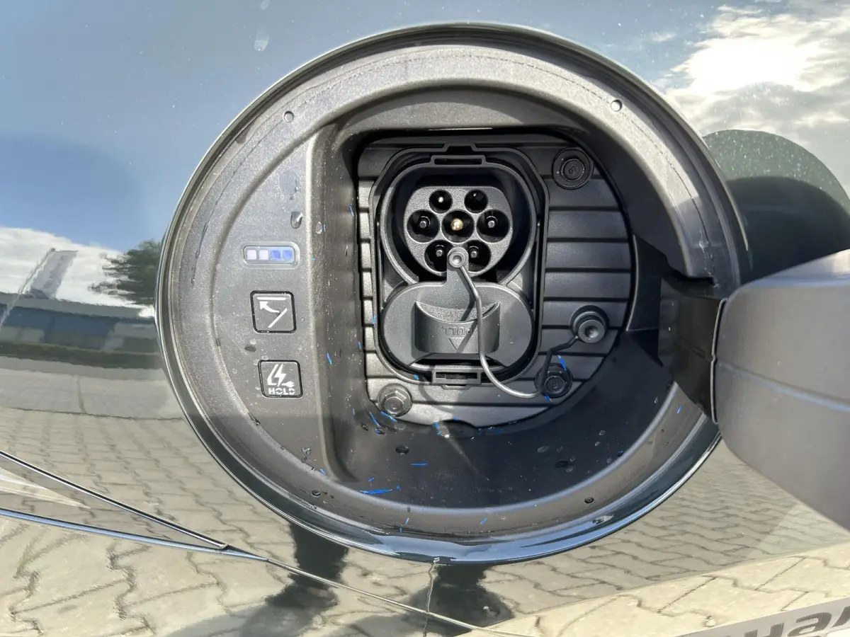Style 53 kWh | €13.500,- koring !! | 18-inch lichtmetalen velgen | Abyss Black Pearl | Achteruitrijcamera