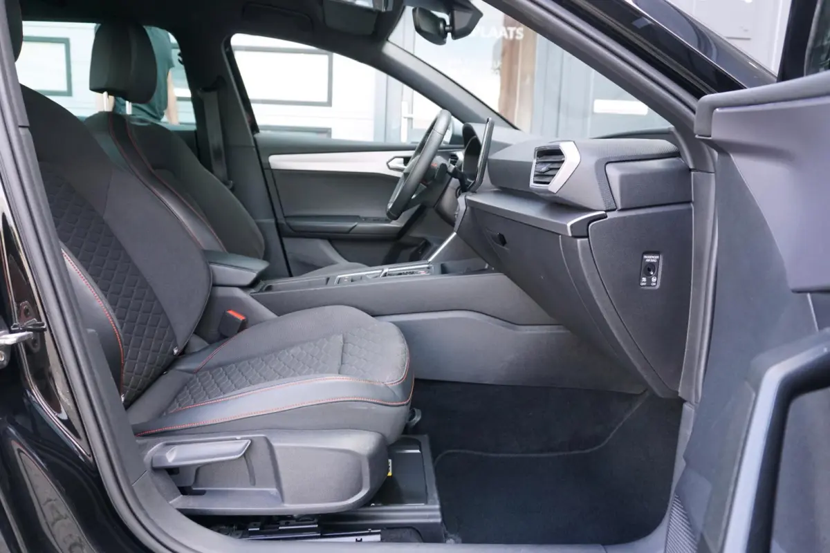 1.5 eTSI FR Business Intense * DEALER ONDERHOUDEN * + CAMERA / KEYLESS / ELEK. TREKHAAK / STUURWIELVERWARMING