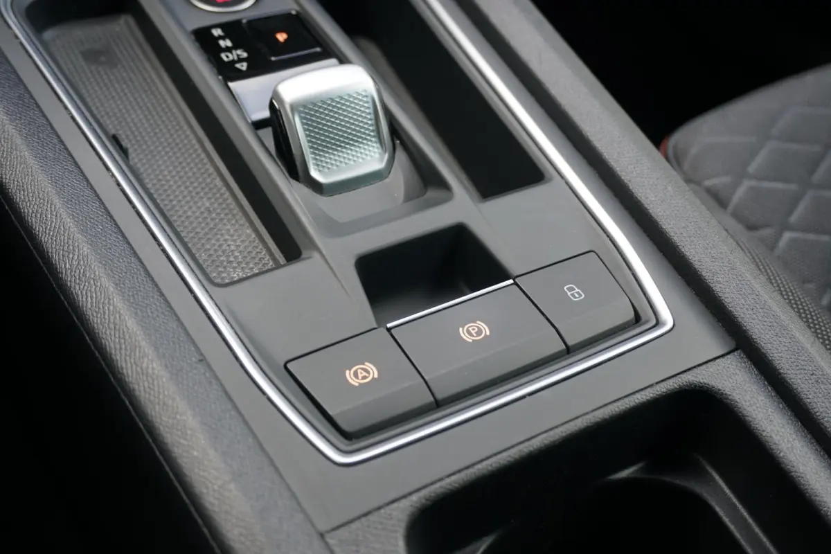 1.5 eTSI FR Business Intense * DEALER ONDERHOUDEN * + CAMERA / KEYLESS / ELEK. TREKHAAK / STUURWIELVERWARMING