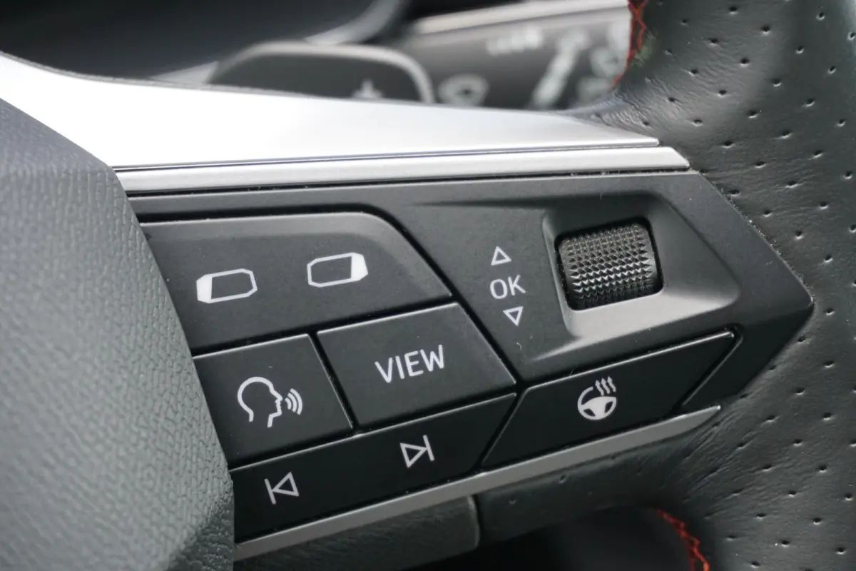 1.5 eTSI FR Business Intense * DEALER ONDERHOUDEN * + CAMERA / KEYLESS / ELEK. TREKHAAK / STUURWIELVERWARMING