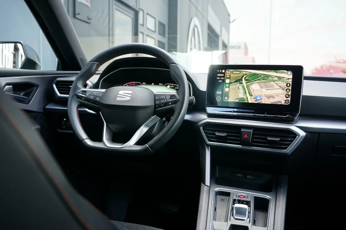 1.5 eTSI FR Business Intense * DEALER ONDERHOUDEN * + CAMERA / KEYLESS / ELEK. TREKHAAK / STUURWIELVERWARMING