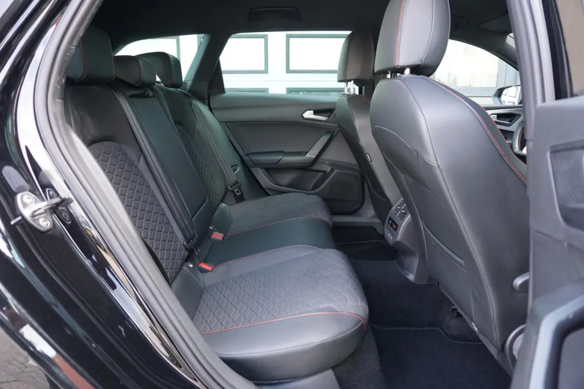1.5 eTSI FR Business Intense * DEALER ONDERHOUDEN * + CAMERA / KEYLESS / ELEK. TREKHAAK / STUURWIELVERWARMING