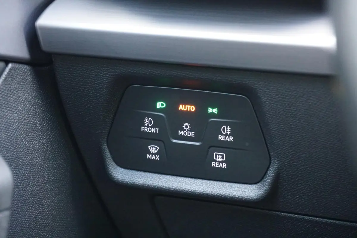 1.5 eTSI FR Business Intense * DEALER ONDERHOUDEN * + CAMERA / KEYLESS / ELEK. TREKHAAK / STUURWIELVERWARMING
