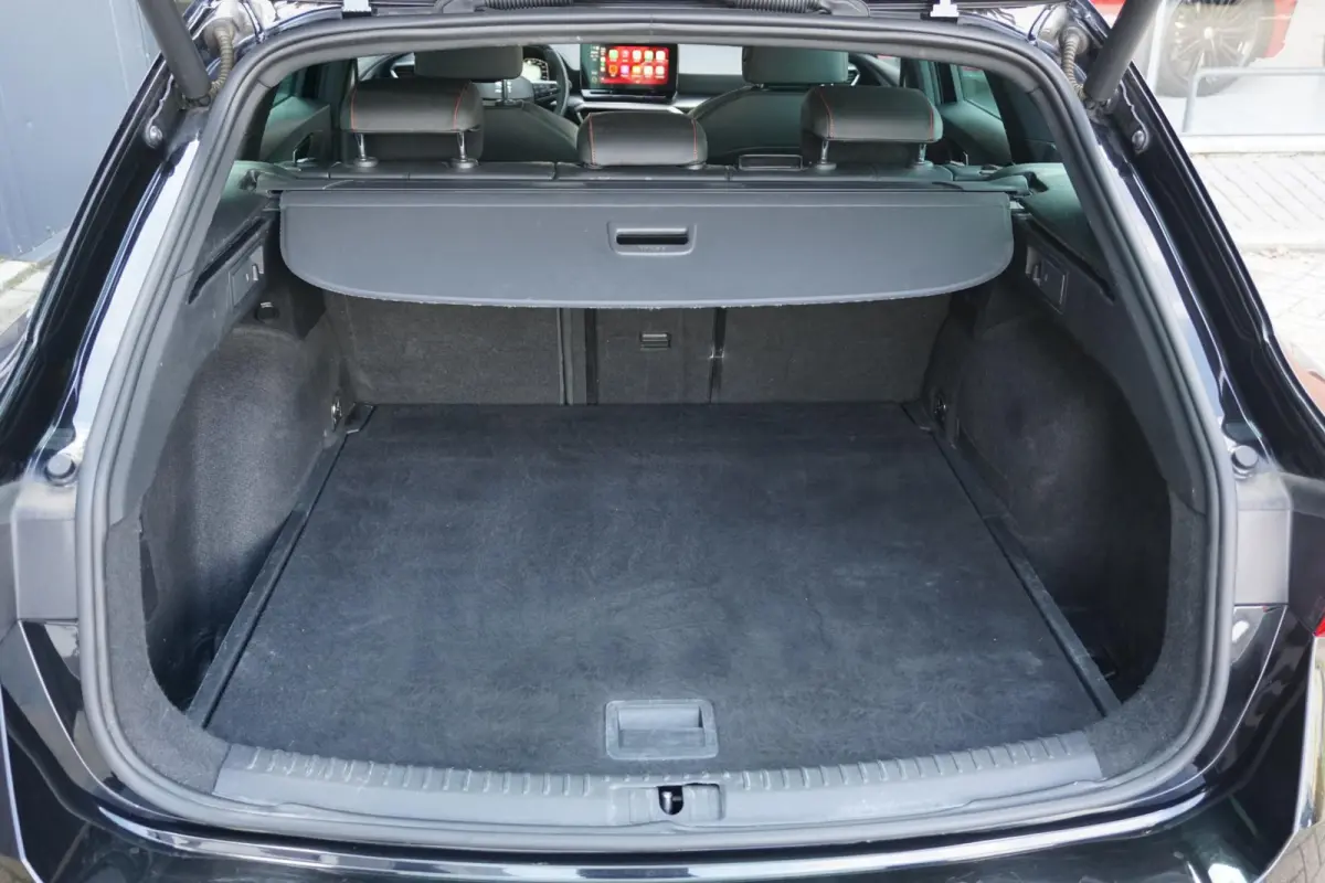 1.5 eTSI FR Business Intense * DEALER ONDERHOUDEN * + CAMERA / KEYLESS / ELEK. TREKHAAK / STUURWIELVERWARMING
