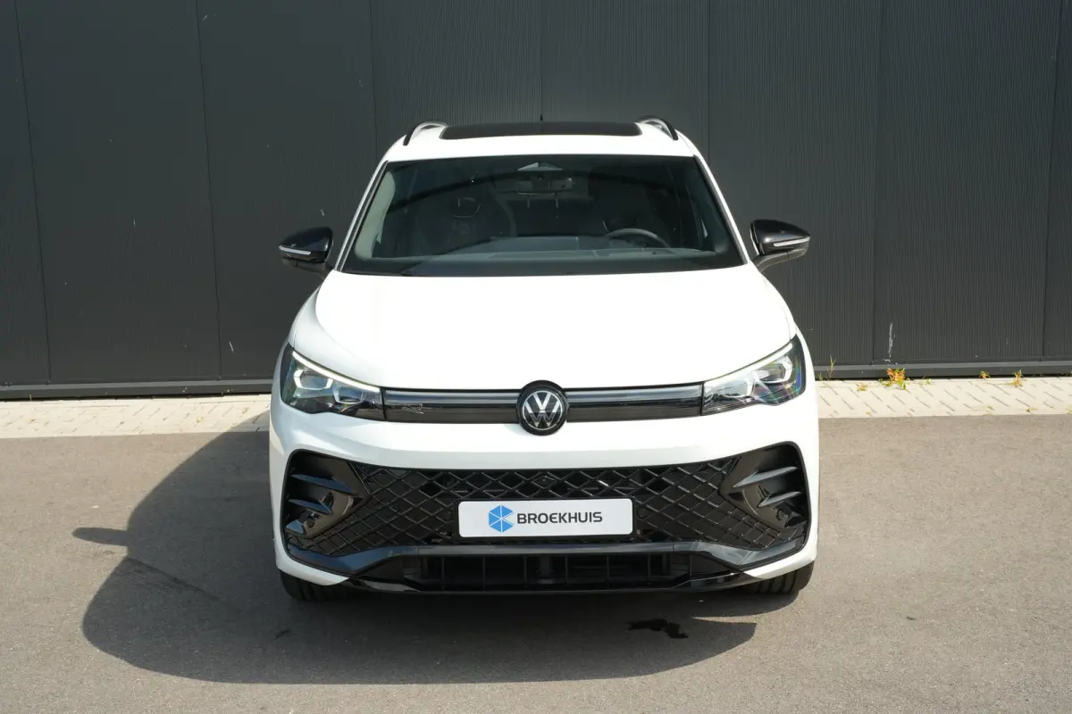 R-Line Edition - eHybrid | TREKHAAK | PANORAMADAK | | TREKHAAK | PANORAMADAK | STOEL + STUUR VERW. | STOEL.MASSAGE | ADAPT.CRUISE | 360* CAMERA |