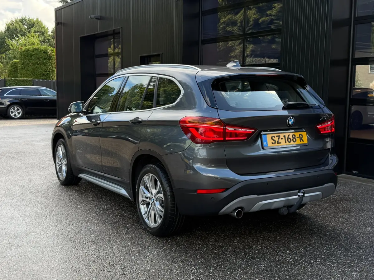 SDrive18i High Executive Xenon Navi Trekh. Cruise