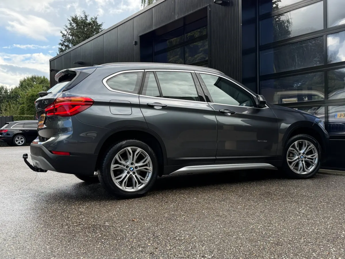 SDrive18i High Executive Xenon Navi Trekh. Cruise