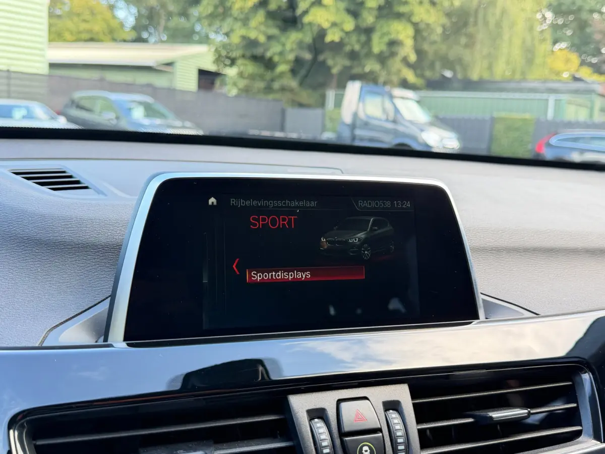 SDrive18i High Executive Xenon Navi Trekh. Cruise