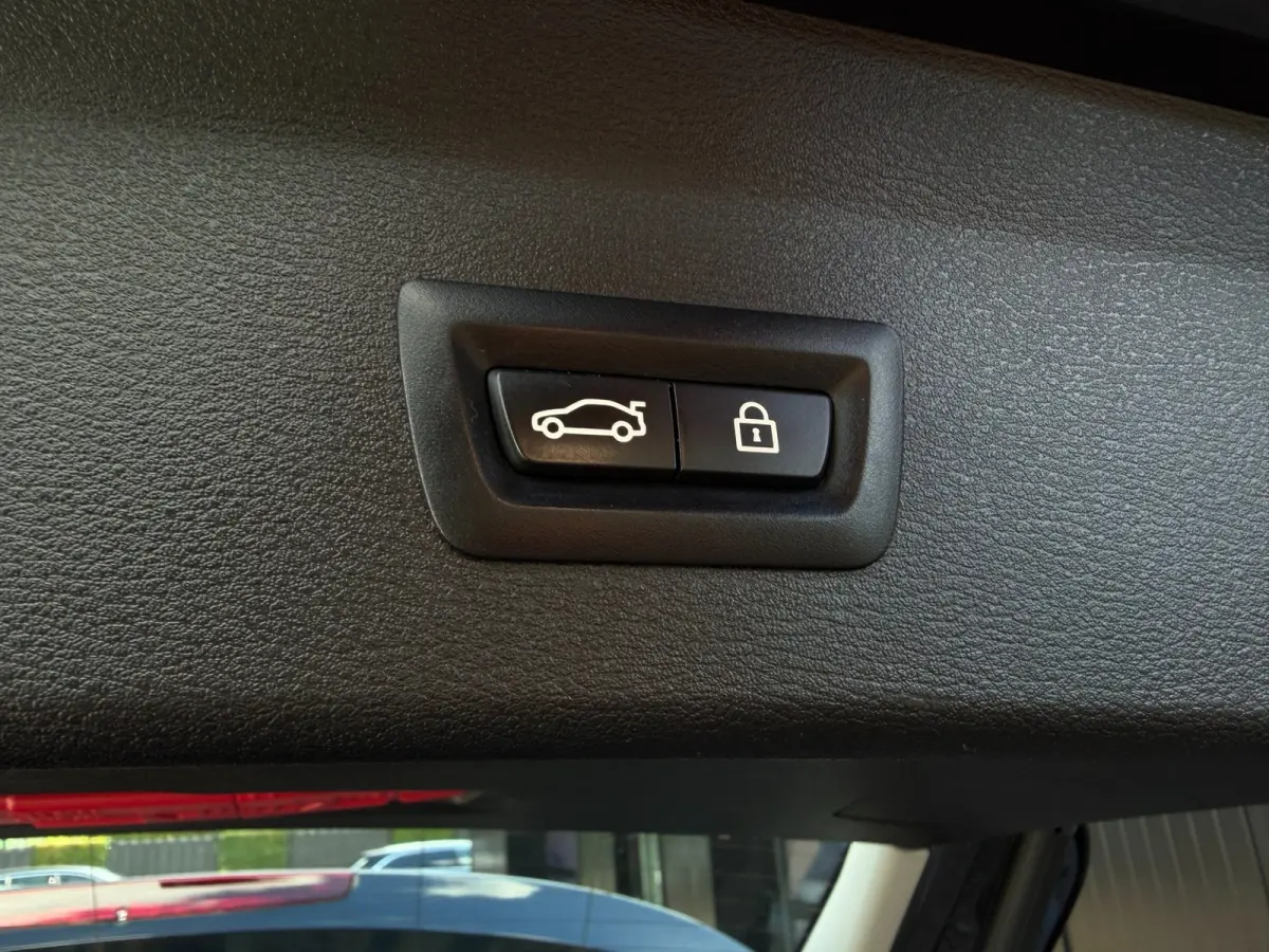 SDrive18i High Executive Xenon Navi Trekh. Cruise