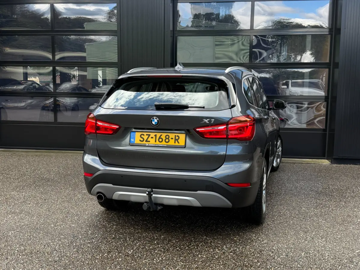 SDrive18i High Executive Xenon Navi Trekh. Cruise