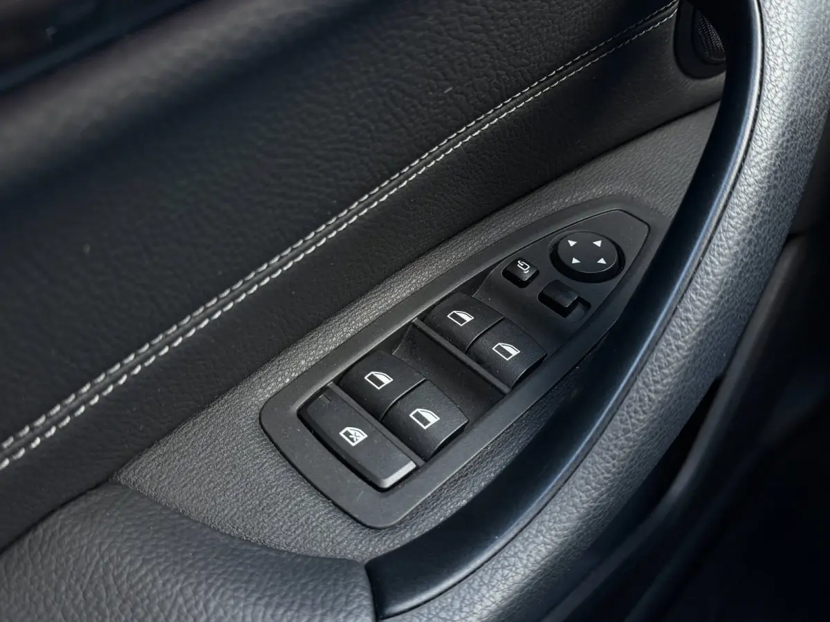 SDrive18i High Executive Xenon Navi Trekh. Cruise