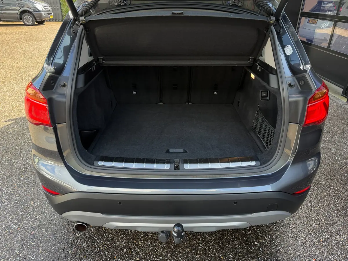 SDrive18i High Executive Xenon Navi Trekh. Cruise