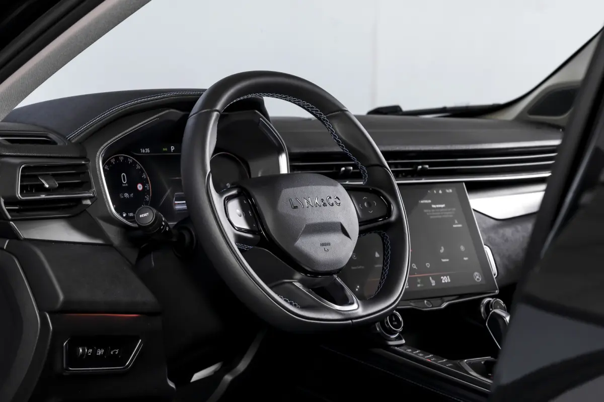 1.5 PHEV 261PK MY22 | Black Pakket | 360 Camera  | 7.4 kWh Boordlader | S/K-panodak | Adapt. Cruise | Memory | Elek. klep | LM 20" |
