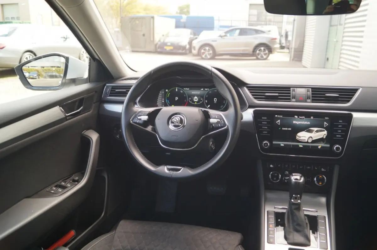 1.4 TSI iV PHEV Business Edition -NAVI-ECC-TREKHAAK-