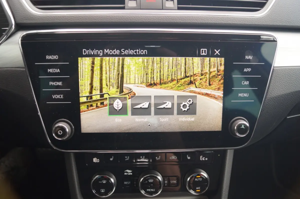 1.4 TSI iV PHEV Business Edition -NAVI-ECC-TREKHAAK-
