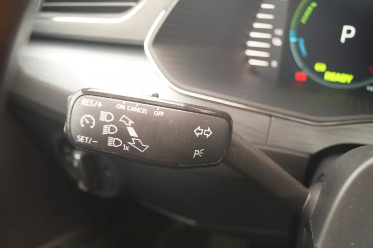 1.4 TSI iV PHEV Business Edition -NAVI-ECC-TREKHAAK-